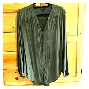 Torrid Women's Green Button-Down Top